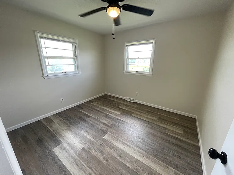 2207 Clark Ln — Photo 16