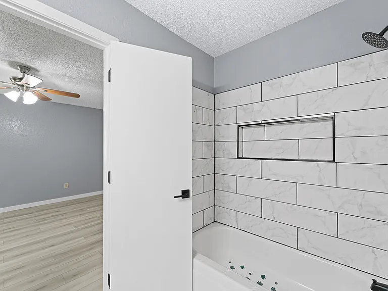 1509 Pecos St — Photo 10