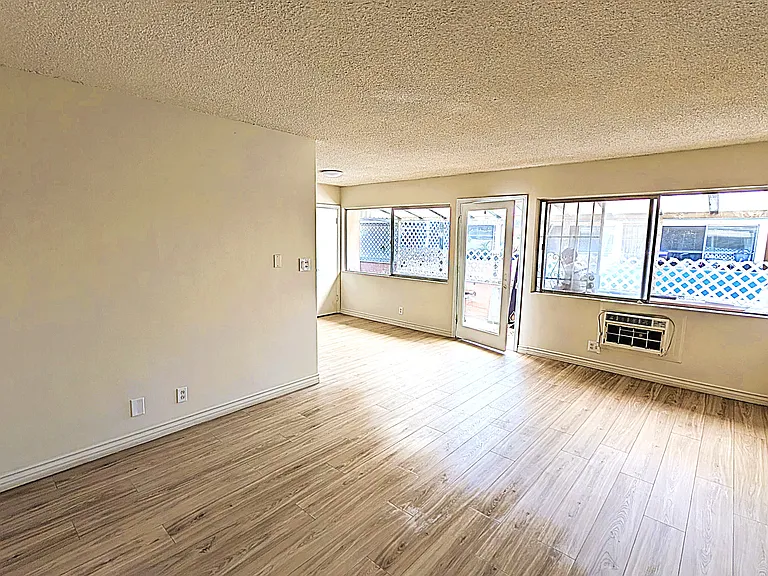6658 Wilkinson Ave #5 — Photo 2