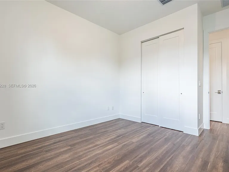 1427 SW 23rd St — Photo 56