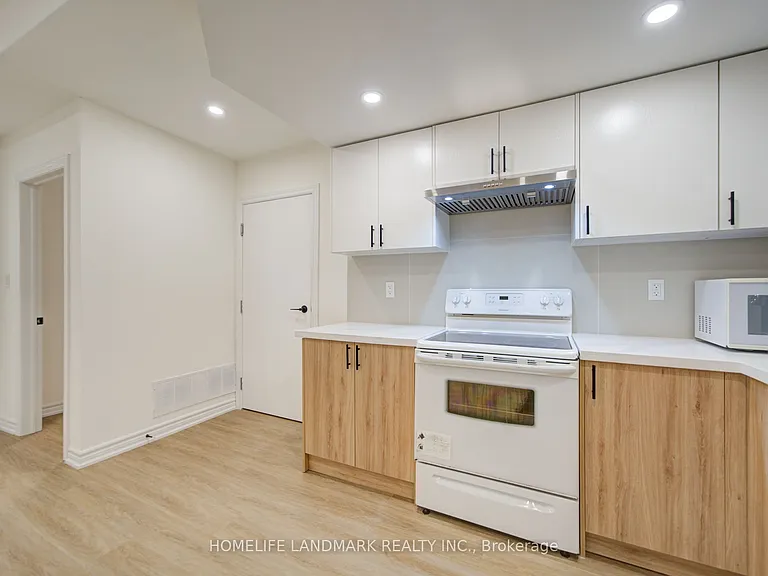 35 Red Giant St #BASEMENT — Photo 10