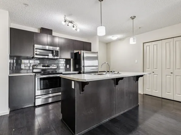 504 Albany Way NW, Edmonton, AB T6V 0L2