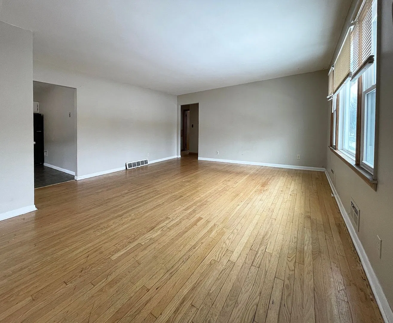83rd - 5329-31 N — Photo 3