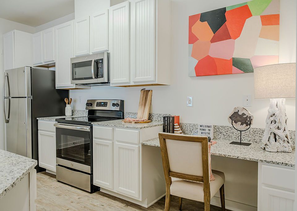 Columba - Built-in desk off Kitchen