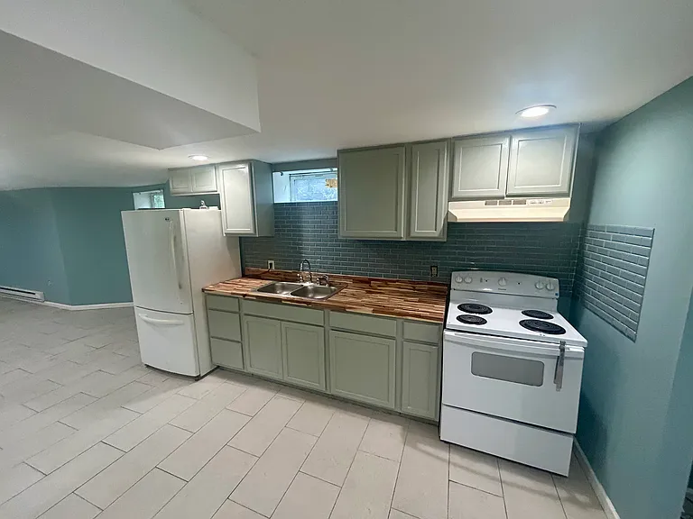 61-63 Moore St #B — Photo 1