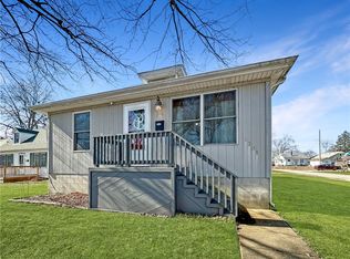 1301 S 14th St, Mattoon, IL 61938