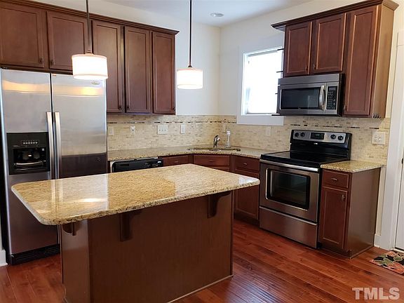 3rd image of 3824 Amelia Park Rd
