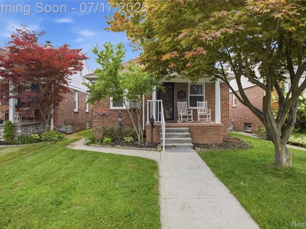 1070 Mollno St, Wyandotte, MI 48192