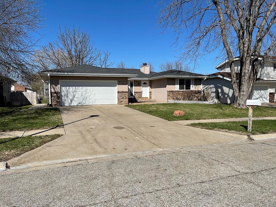 1st image of 916 W Burt Dr