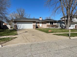 916 W Burt Dr, Lincoln, NE 68521