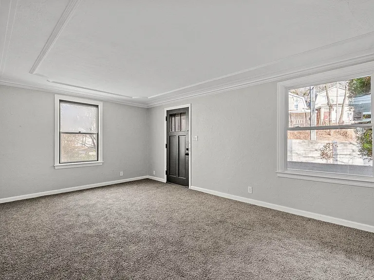 1653 Suburban Avenue — Photo 17