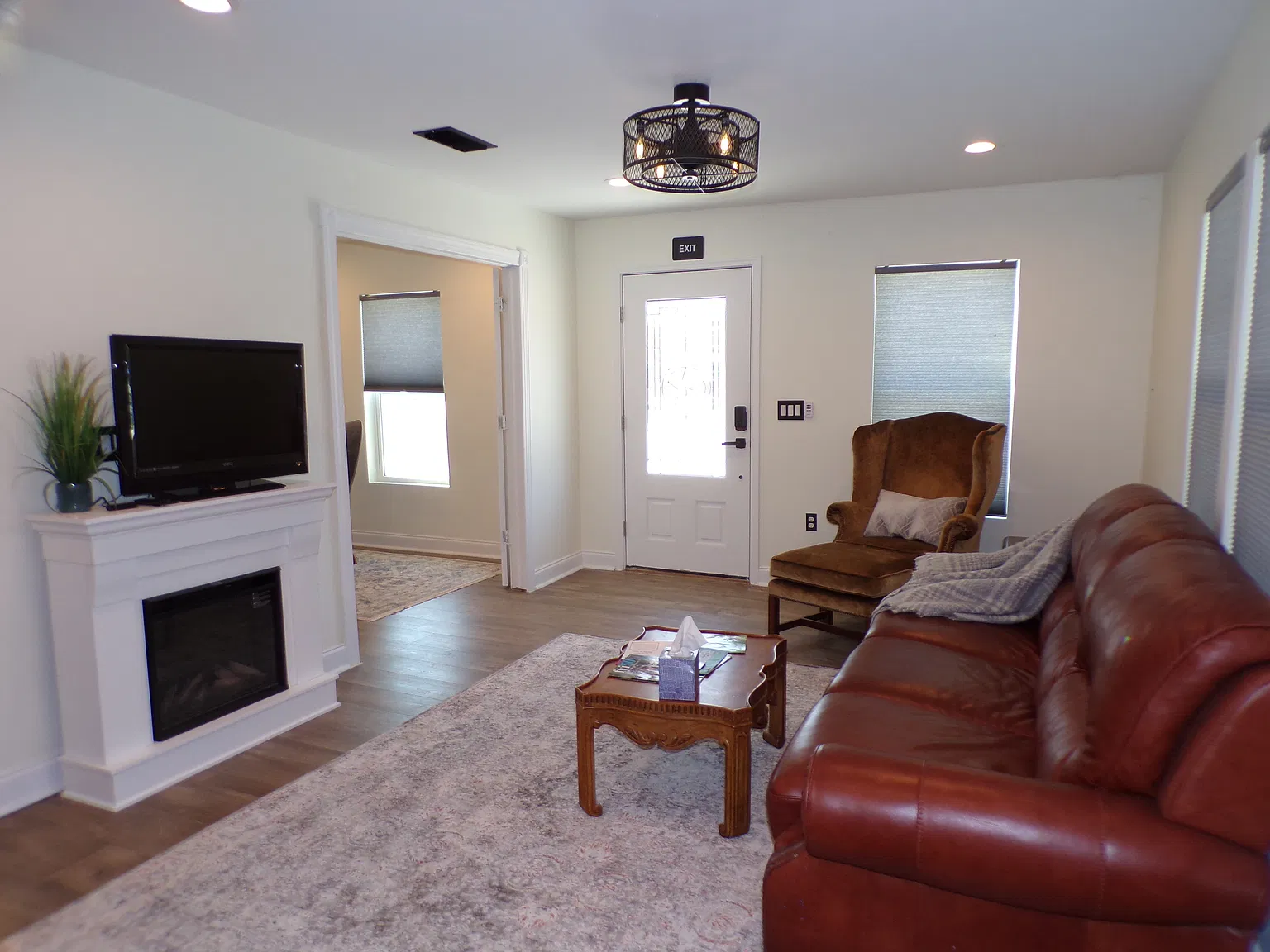2 bed, 702 sqft, $1,350 — Photo 2