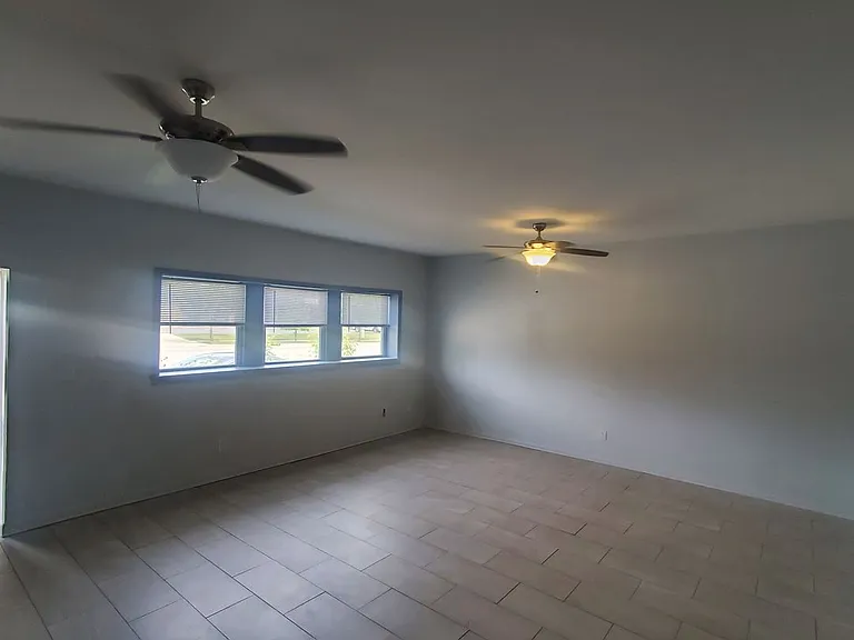 1034 S Spring St — Photo 3