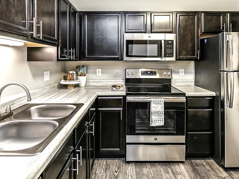 Southwest Gables Apartments — Photo 16