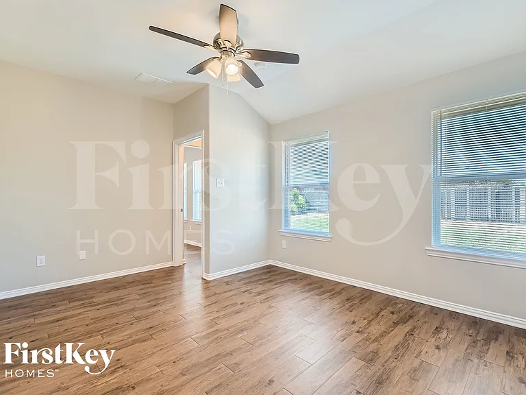 1825 Ridgecrest Dr — Photo 13
