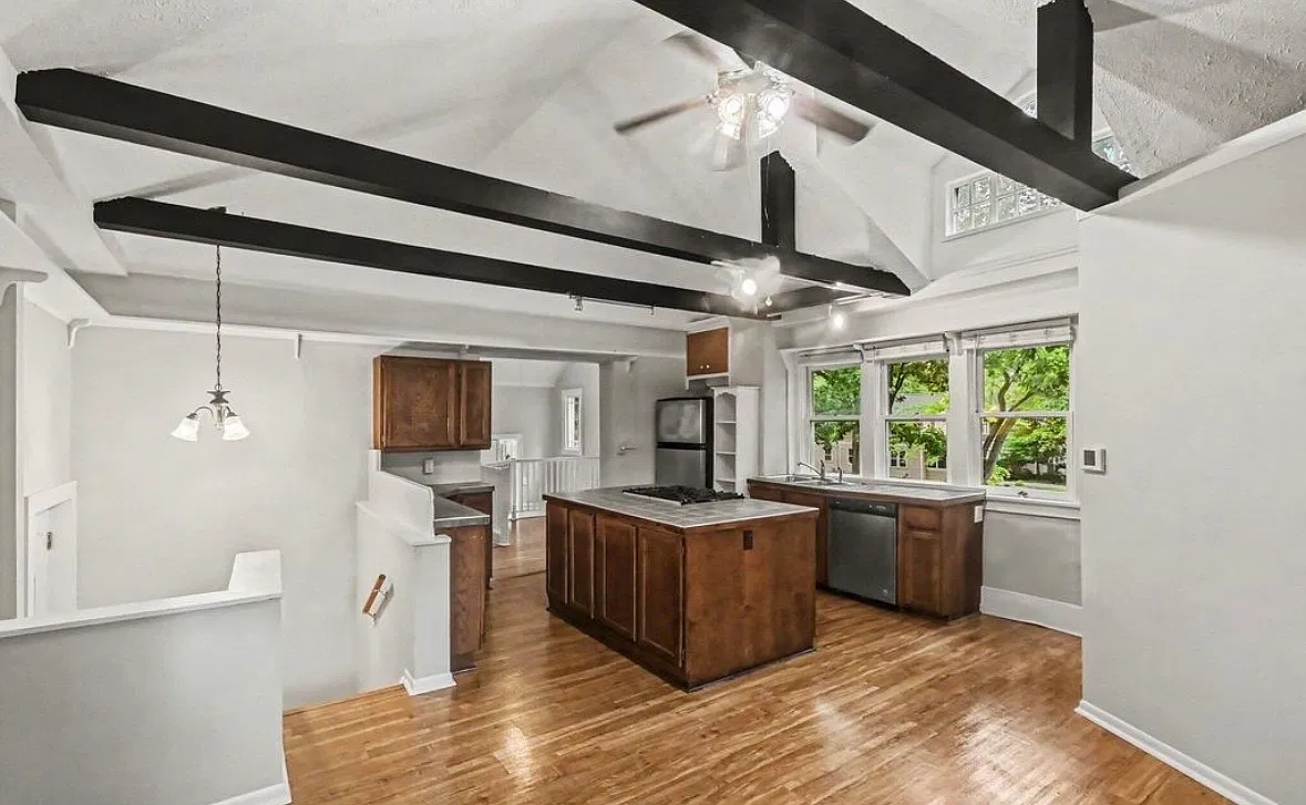 3 bed, 1814 sqft, $900 — Photo 3