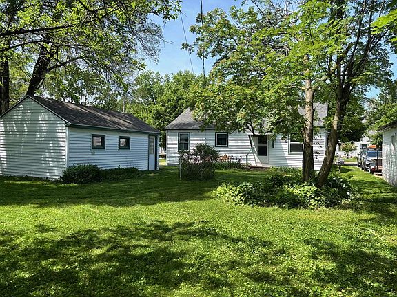 3rd image of 511 ROSS AVENUE
