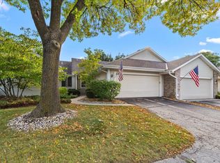 102 E Sutton Pl UNIT B, Waukesha, WI 53188