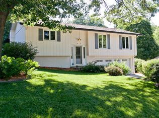 1622 Chestnut Ln NE, Cedar Rapids, IA 52402