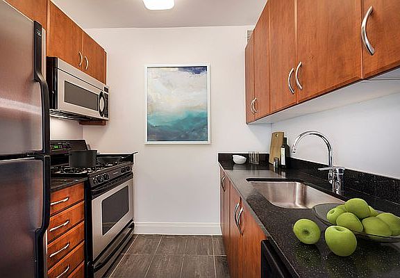 4th image of 222 E 34th St APT 717