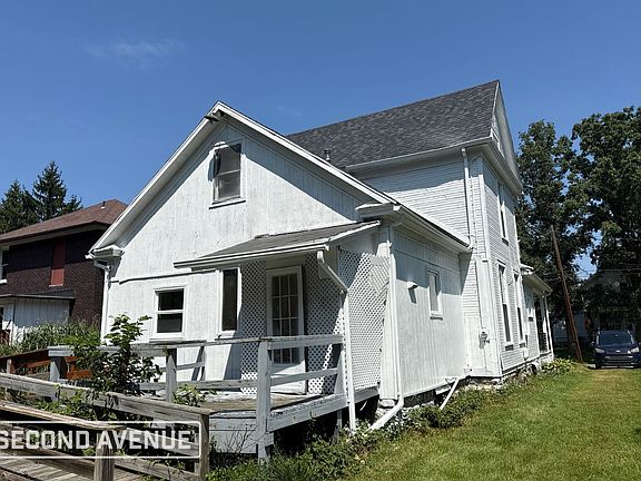 3rd image of 1111 Hayes Ave