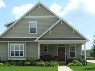 5904 W Willow St, Rogers, AR 72758