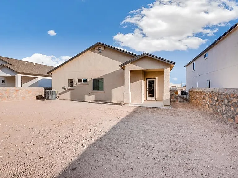 7747 Enchanted Path Dr — Photo 4