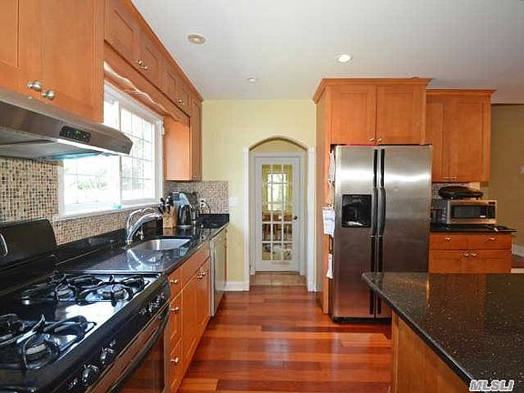 5th image of 90 Linden St