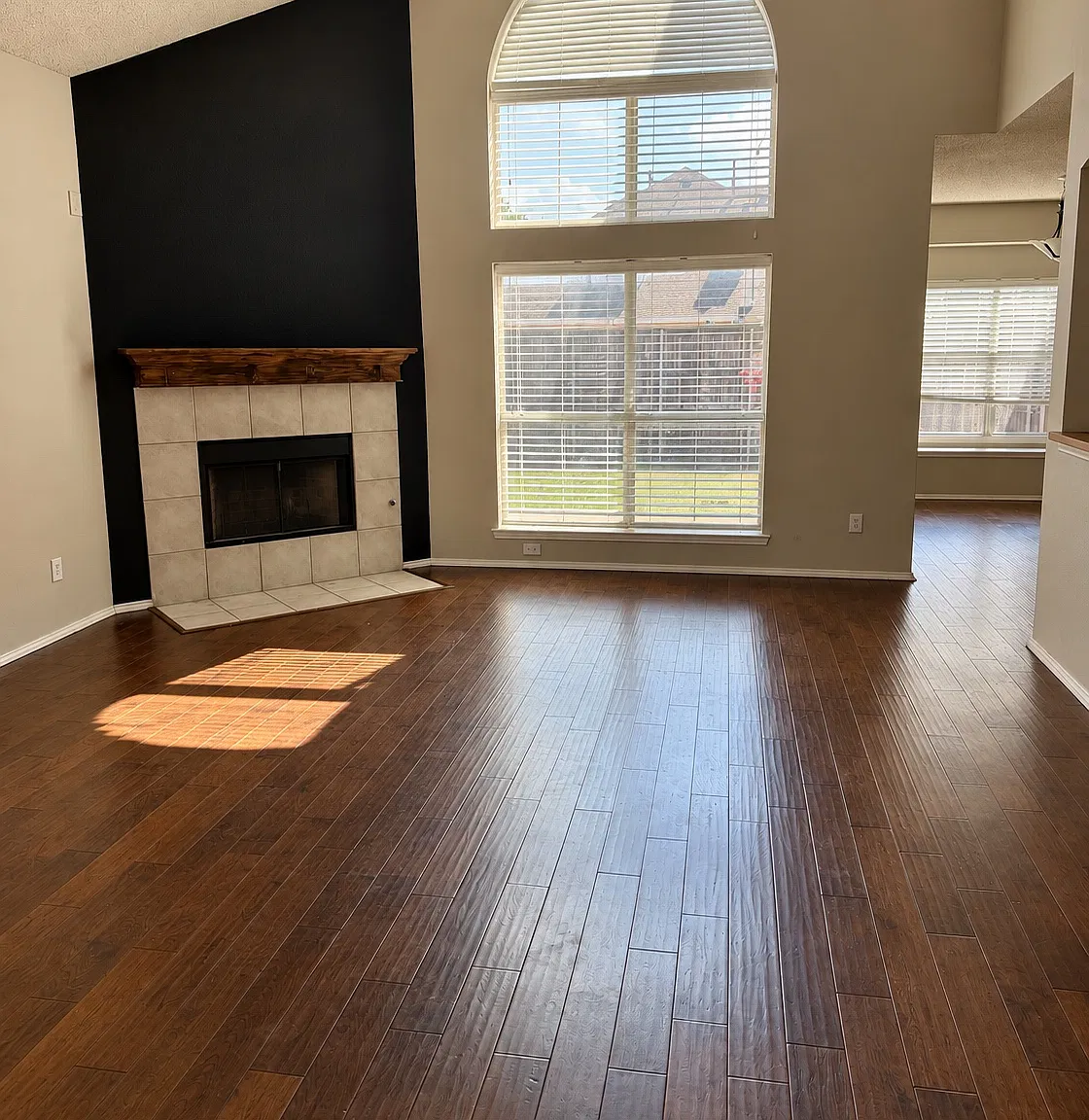 4 bed, 2.5 bath, 2330 sqft, $2,725 — Photo 4