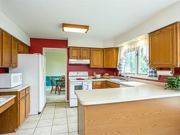2nd image of 10704 Holleybrooke Dr
