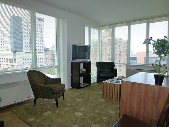 2nd image of 1510 Lexington Ave APT 11s
