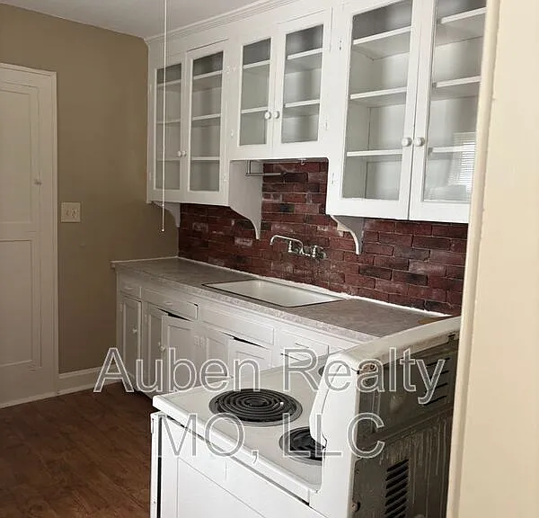 5446 Harrison St #2F — Photo 4