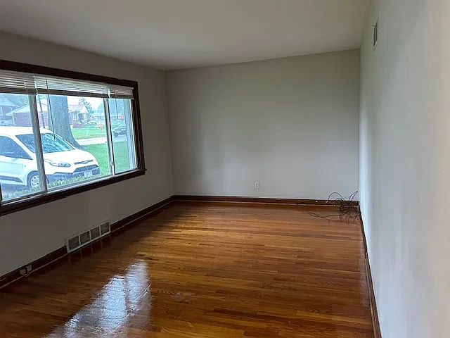 2 bed, 982 sqft, $1,350 — Photo 2