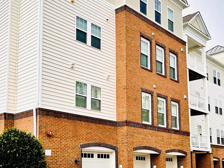 41895 Cathedral Valley Sq #401 — Photo 1
