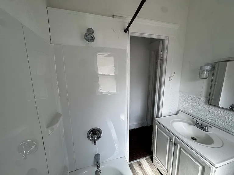 880 Stevenson Rd Cleveland, Oh. 44110 — Photo 10