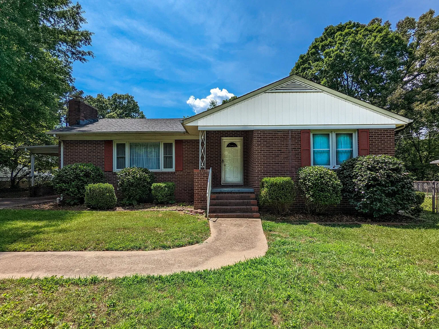 3 bed, 1324 sqft, $1,799 — Photo 2