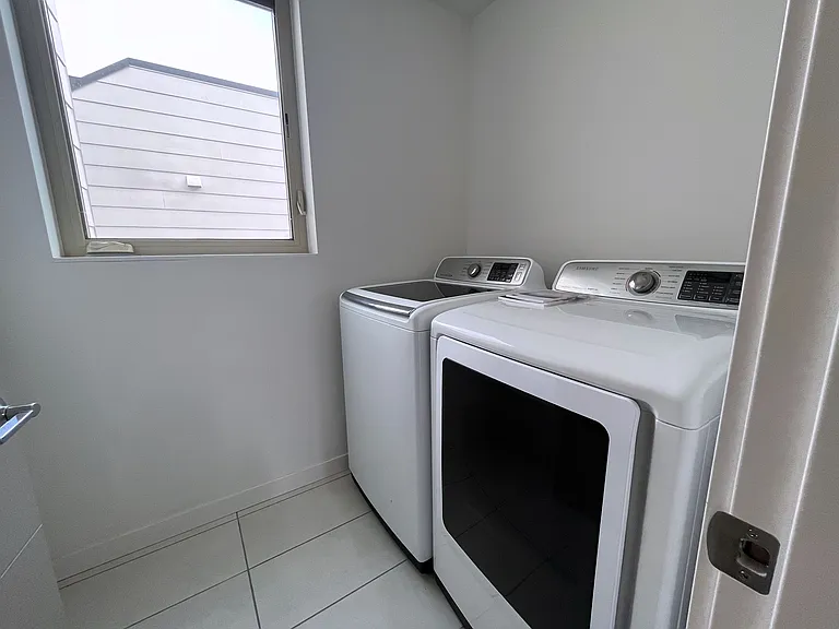 1910 Amherst Pl W — Photo 24