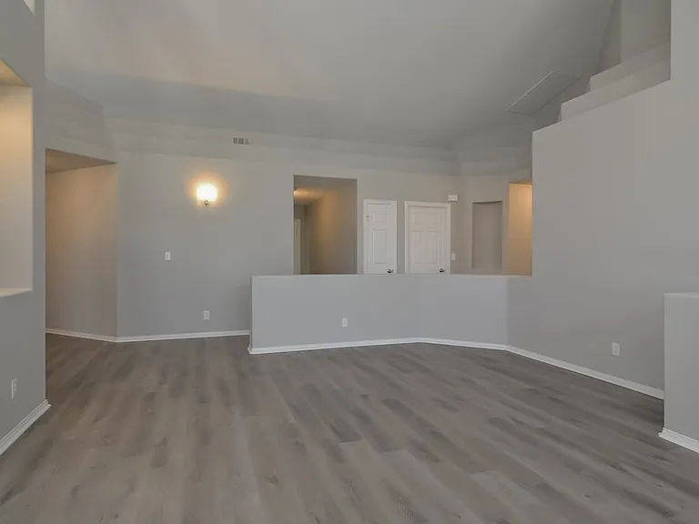 698 Senator Ct — Photo 5
