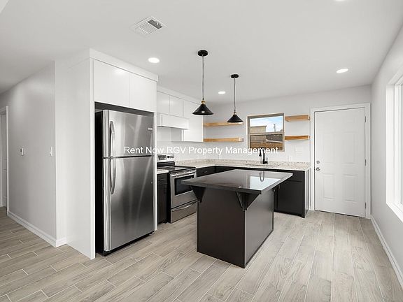4th image of 3300 Fuerte Ave #2