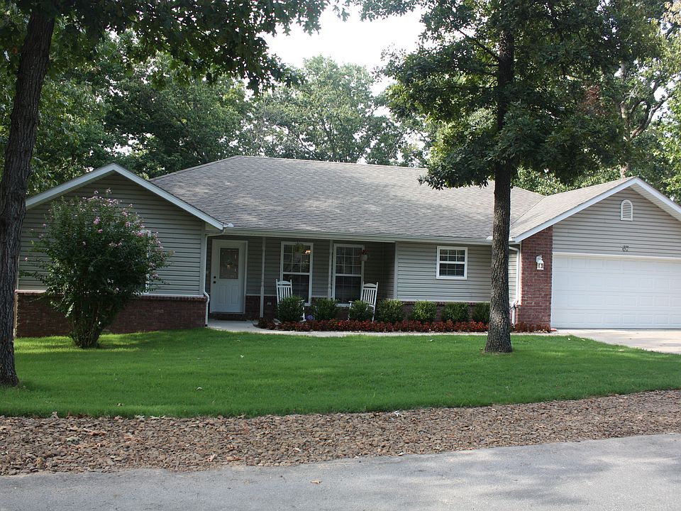 1st image of 67 Melanie Dr