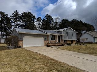 829 Alpine Trl, Fenton, MI 48430