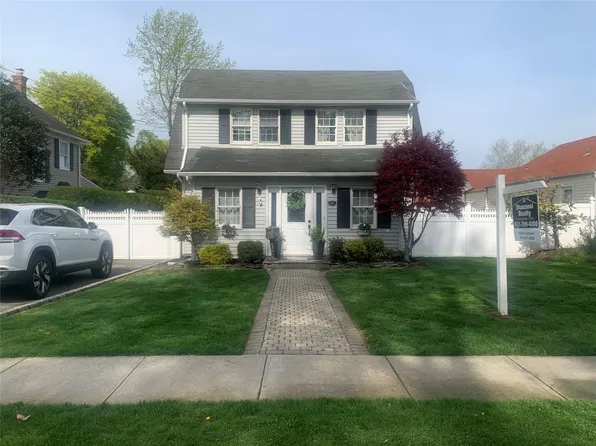 94 New York Avenue, Smithtown, NY 11787