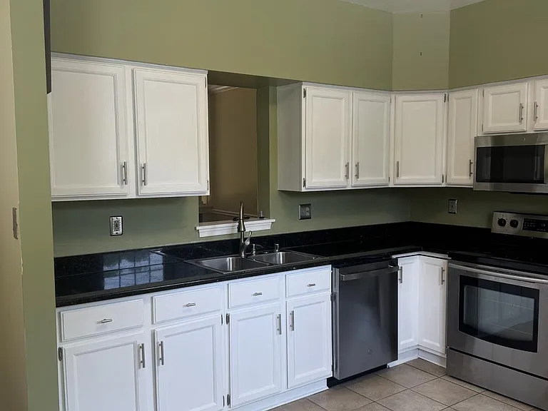 32 Alderman Ct — Photo 4