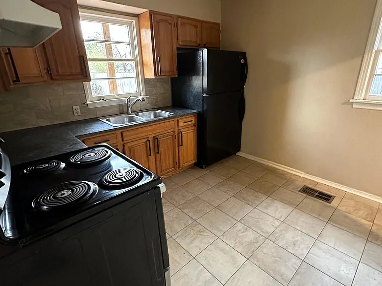2336 Westlawn Pl — Photo 14