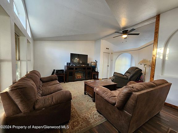 3rd image of 115 Silver Queen Cir