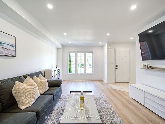4th image of 2278 Bur Oak Ave