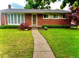 8835 W Norwich St, Livonia, MI 48150