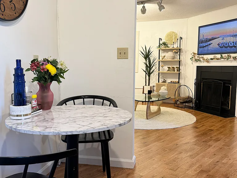 3 Essex St #43 — Photo 4