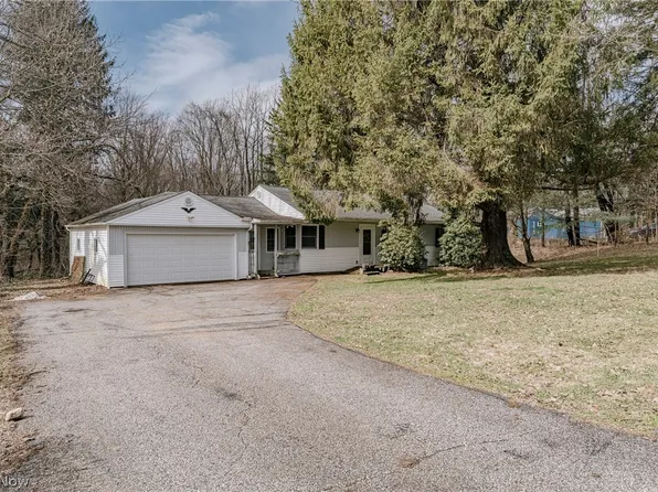 17446 Snyder Rd, Chagrin Falls, OH 44023