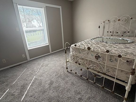 5th image of 1503 Hovey Ave
